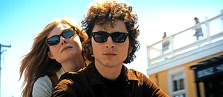 Elle Fanning and Timothée Chalamet in „A Complete Unknown“ (Like a Complete Unknown). Director James Mangold